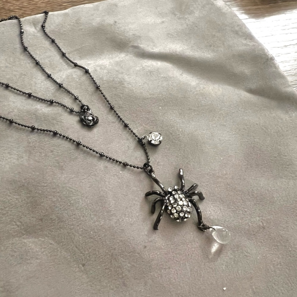 Betsey Johnson Spider layer necklace